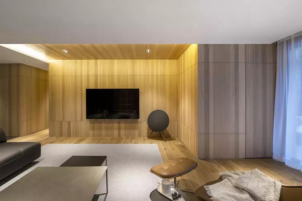 电视背景墙平面好看还是悬挂好看,入住后改电视背景墙