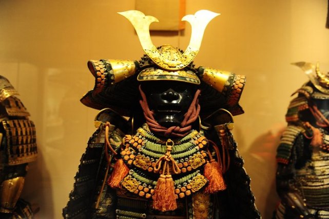 日本武士的盔甲和中国唐代盔甲,日本战国盔甲是什么材质