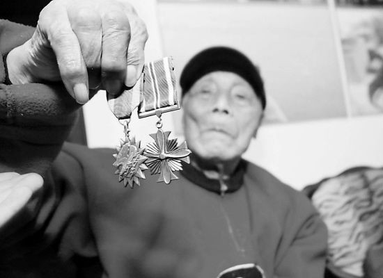 1974年刑满释放的老人蹬三轮车,1974年浙江老汉刑满出狱