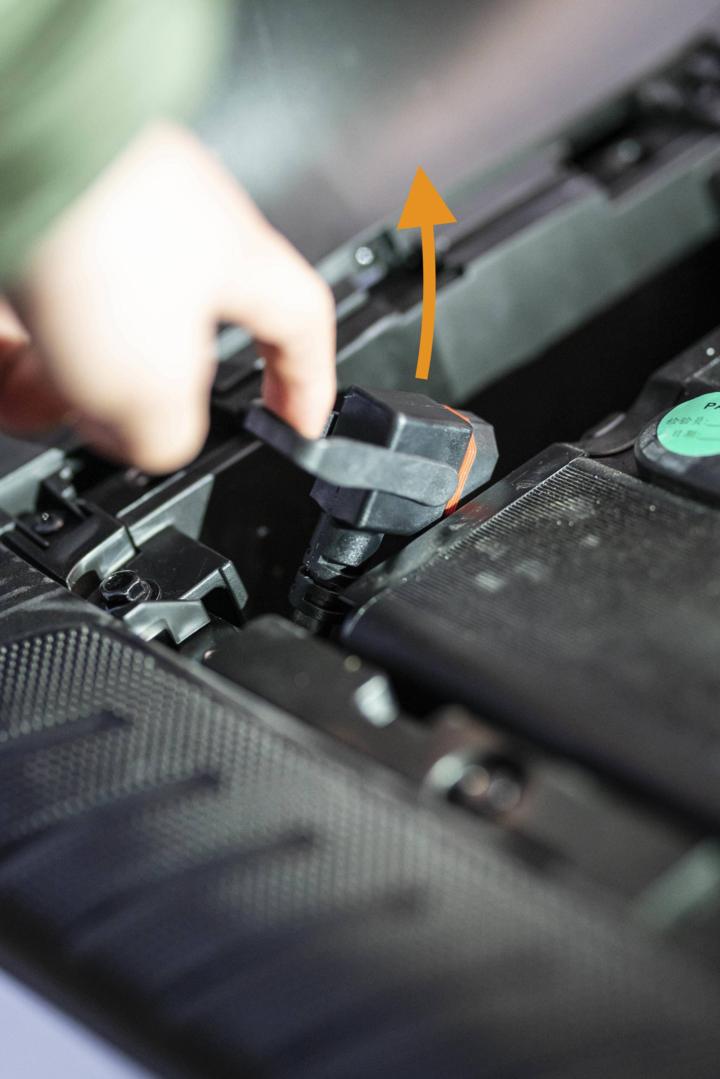 大灯炫酷有型,九号e100大灯效果