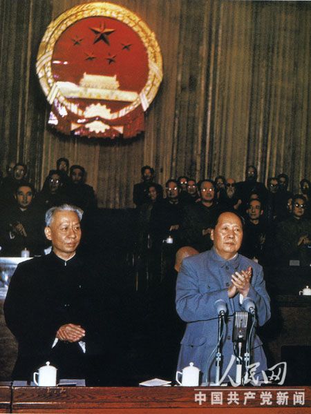 毛*东泽**评价周恩来：总理角色的不二人选