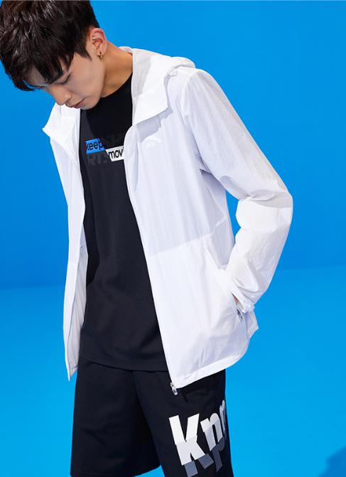 王一博安踏秋运动套装,王一博安踏运动装广告