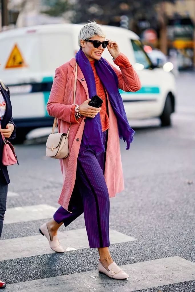 围巾怎样系秒变内搭,围巾自己织的怎么系