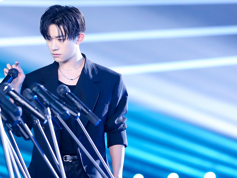 阿玛尼全球代言人易烊千玺口红,易烊千玺是第一个代言瑞幸的吗