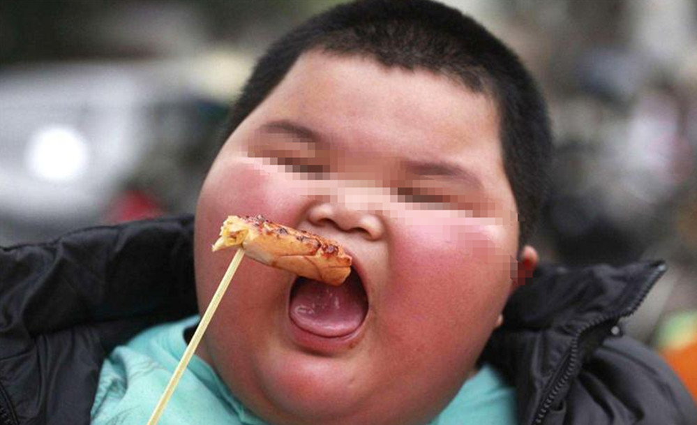 3岁男孩天天吃肉,13岁小男孩很胖天天吃肉