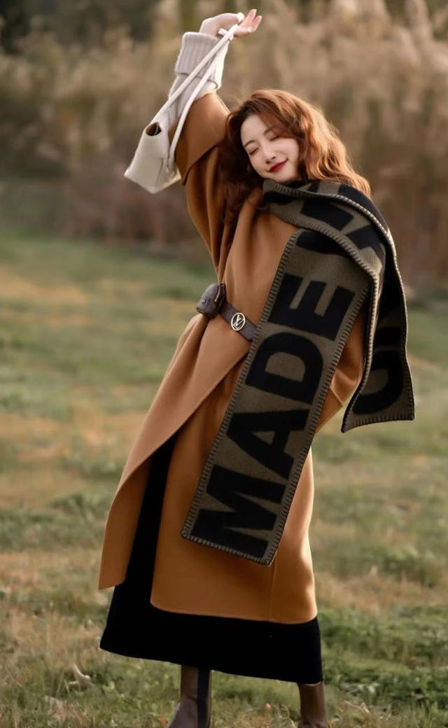 驼色是今年的流行色吗,米驼色和奶茶色哪个颜色好看