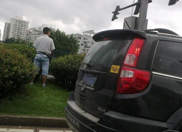 高速堵车尿急现象怎么办,高速堵车尿急解决方法