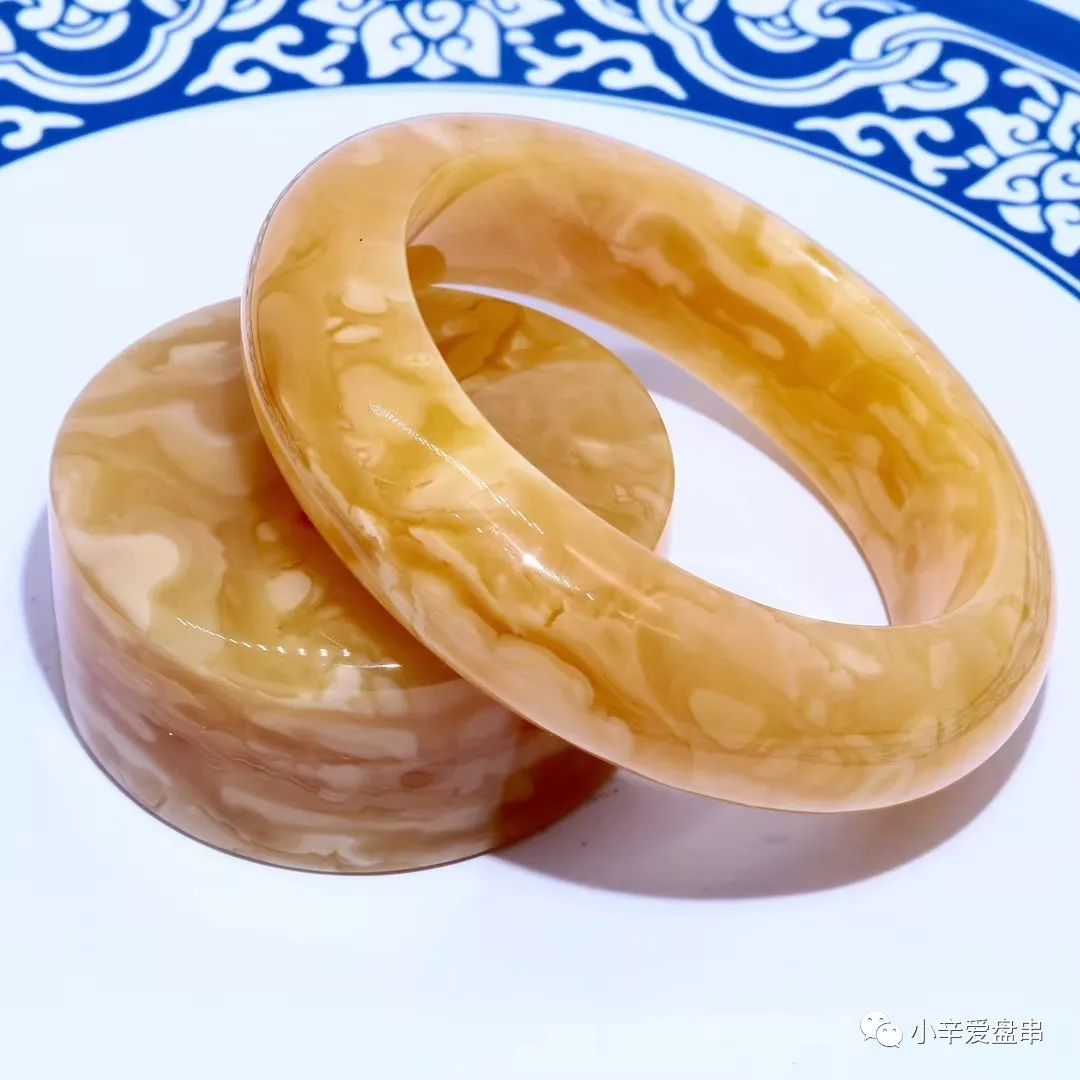 蜜蜡里面如何区分蜜和蜡,蜜蜡琥珀和老蜜蜡琥珀有什么区别