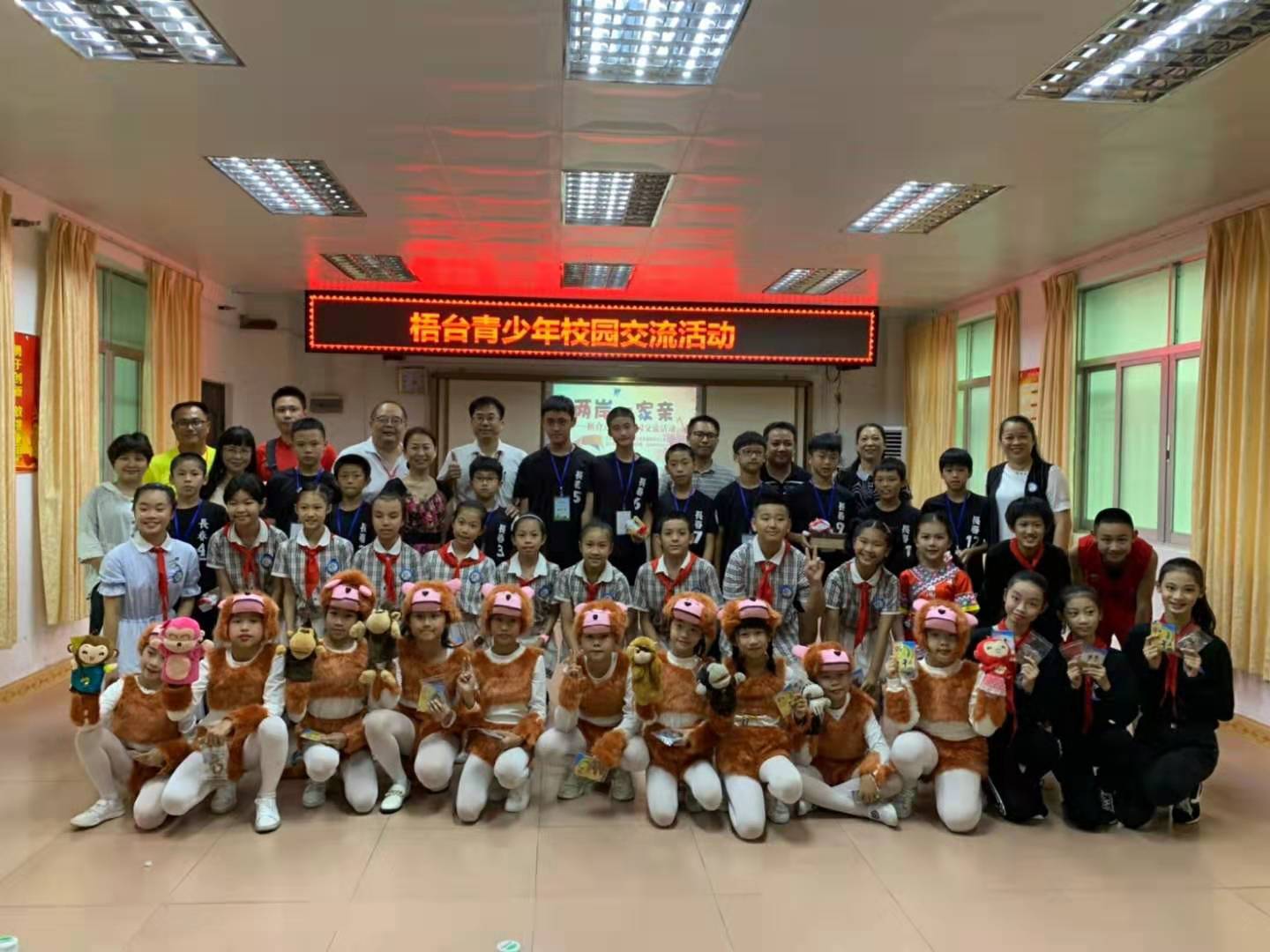 心相连手相牵广场舞背面,心相连手相牵广场舞短视频