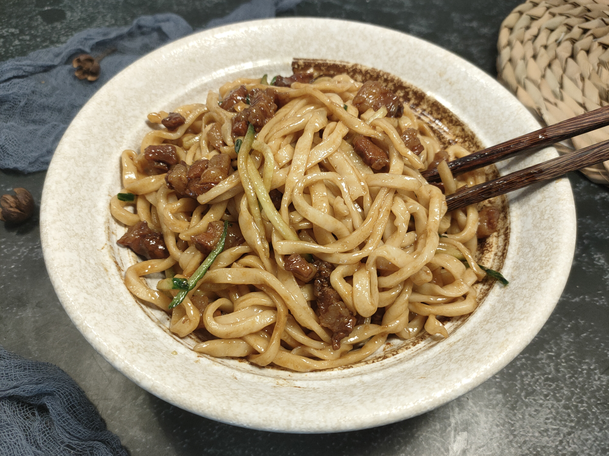 做炸酱面用什么甜面酱最好,炸酱面要干黄酱还是甜面酱