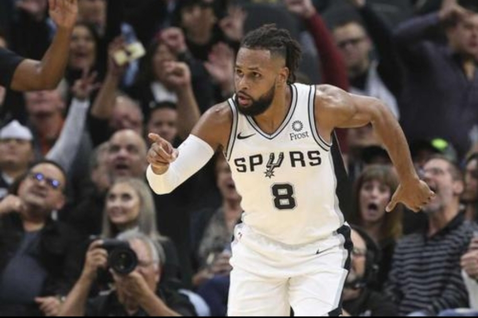 米尔斯绝杀,0.4秒绝杀9年前