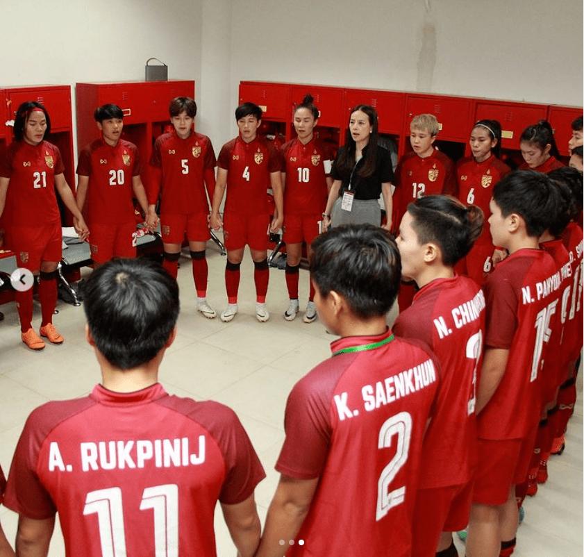 华裔美女神似西拉米，泰王几次示好碰一鼻子灰，富婆老公比玛哈帅