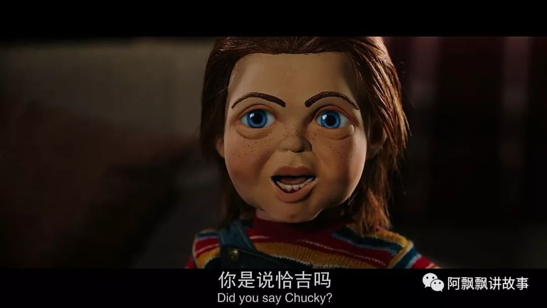 他来了他来了带着快递走来了,他来了他来了戴着墨镜