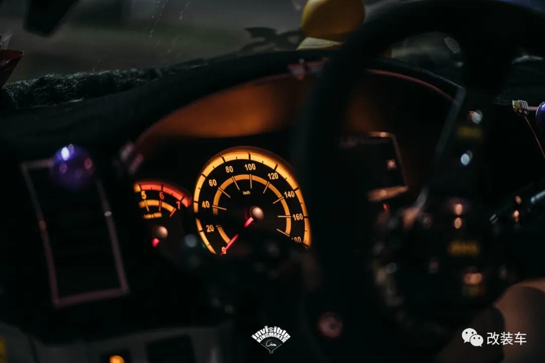 金杯海狮能推着么,金杯海狮可以坐几个人