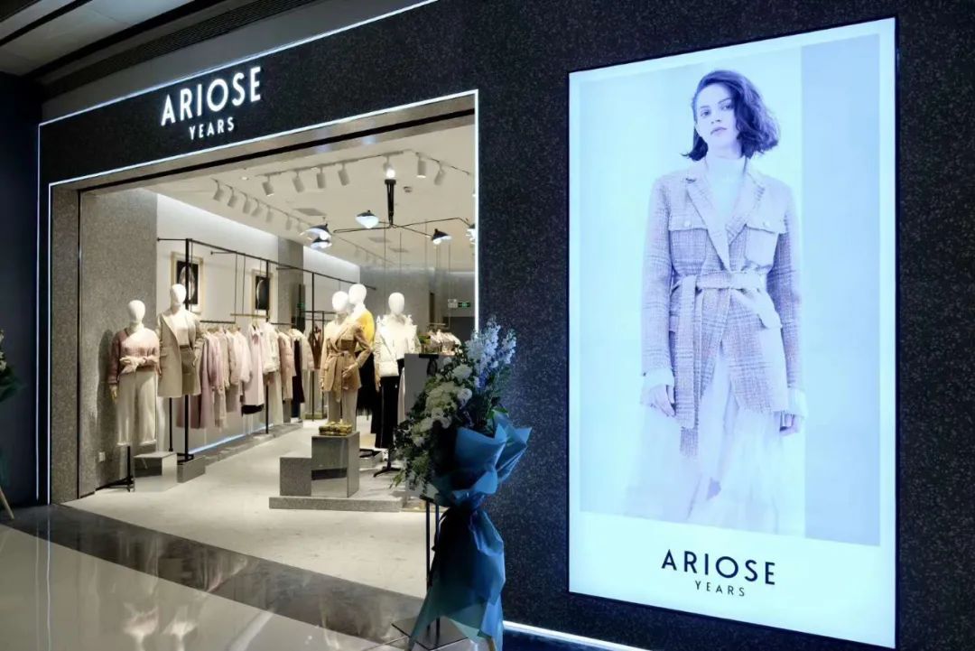 谁说服装店不行了？这个低调的女装却悄悄地开了1200多家店