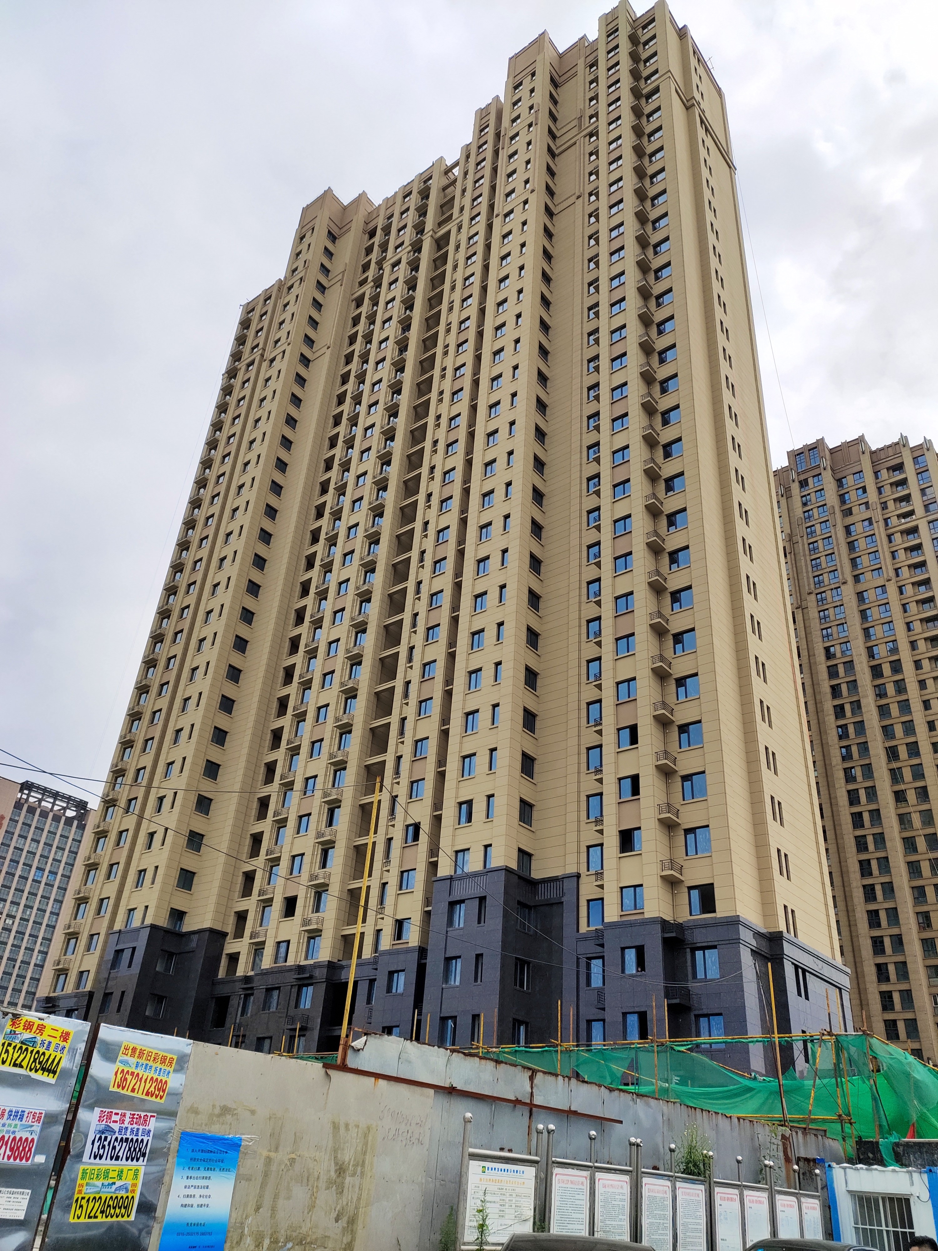 开远凤凰湖畔小区地址,唐山凤凰湖畔小区房价走势