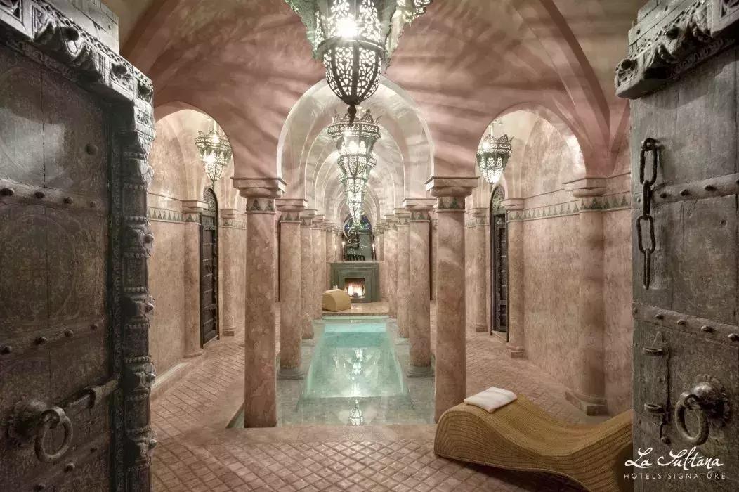 白本护照出境法国旅游免签吗,白本护照旅游去哪个国家比较好