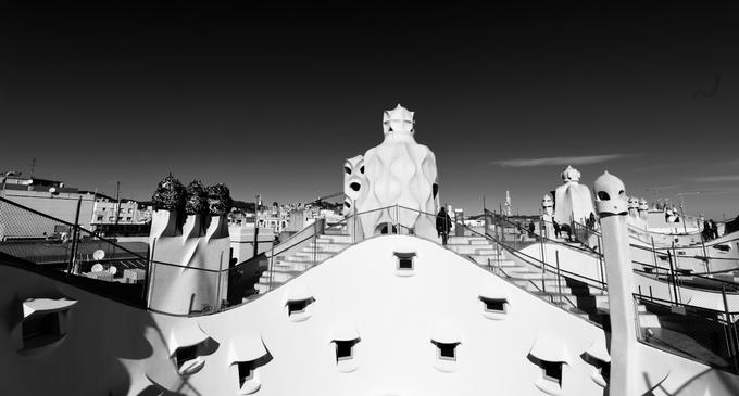 米拉之家是什么风格建筑,和米拉之家相似的建筑