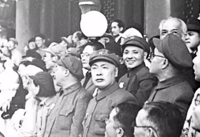 今天他115岁了,*小平邓**人生的40个瞬间