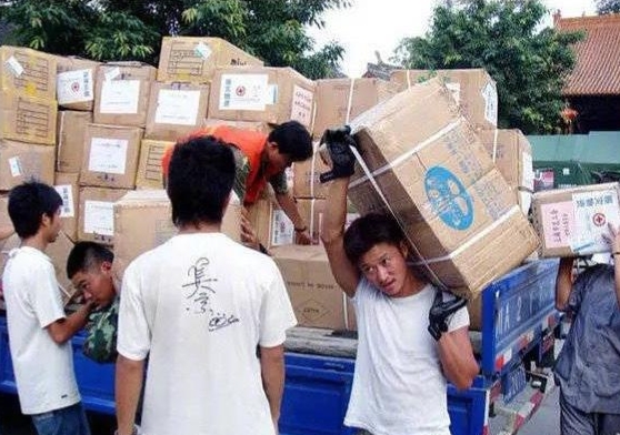 吴京汶川地震真实照片,汶川地震吴京的故事