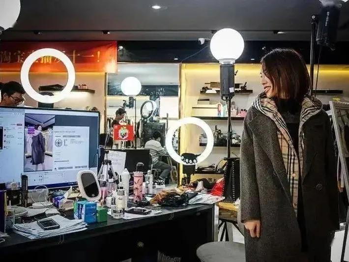 世界就在脚下,世界就在