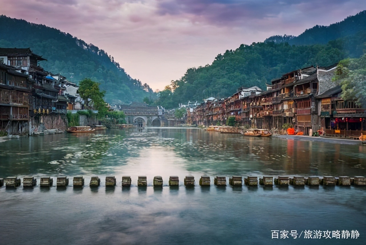 长沙凤凰古城4天三晚自由行攻略,最新凤凰古城住宿推荐详解攻略