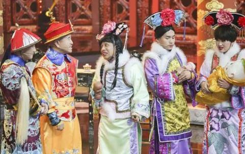 天津人排队买的月饼 (实拍天津人排队买月饼)