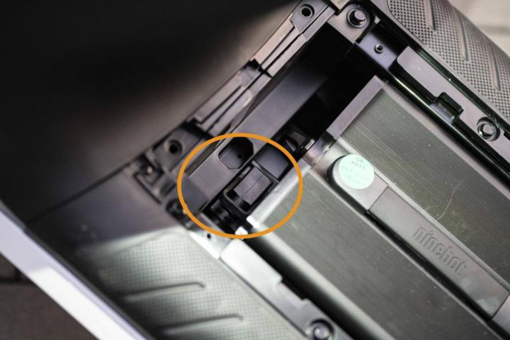 大灯炫酷有型,九号e100大灯效果