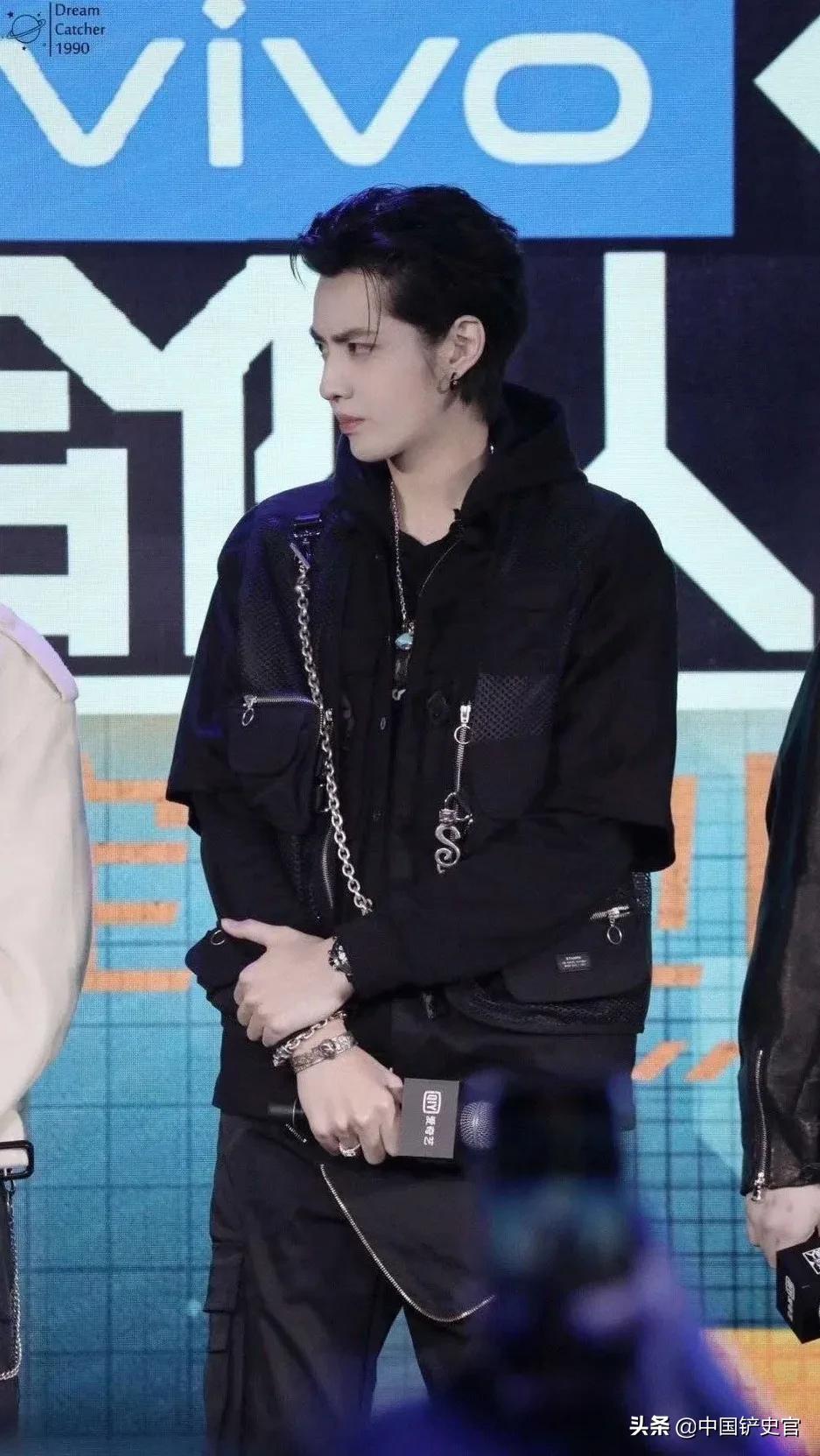 毛不易护士搞笑视频,毛不易改不掉的护士习惯