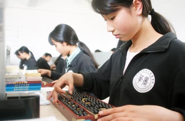 专科就业前景最好的三个专业,出来较容易就业的专科专业有哪些