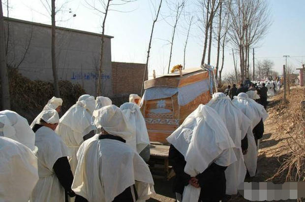 路上遇人抬棺材有什么禁忌,开车遇到抬棺材人应该怎么办