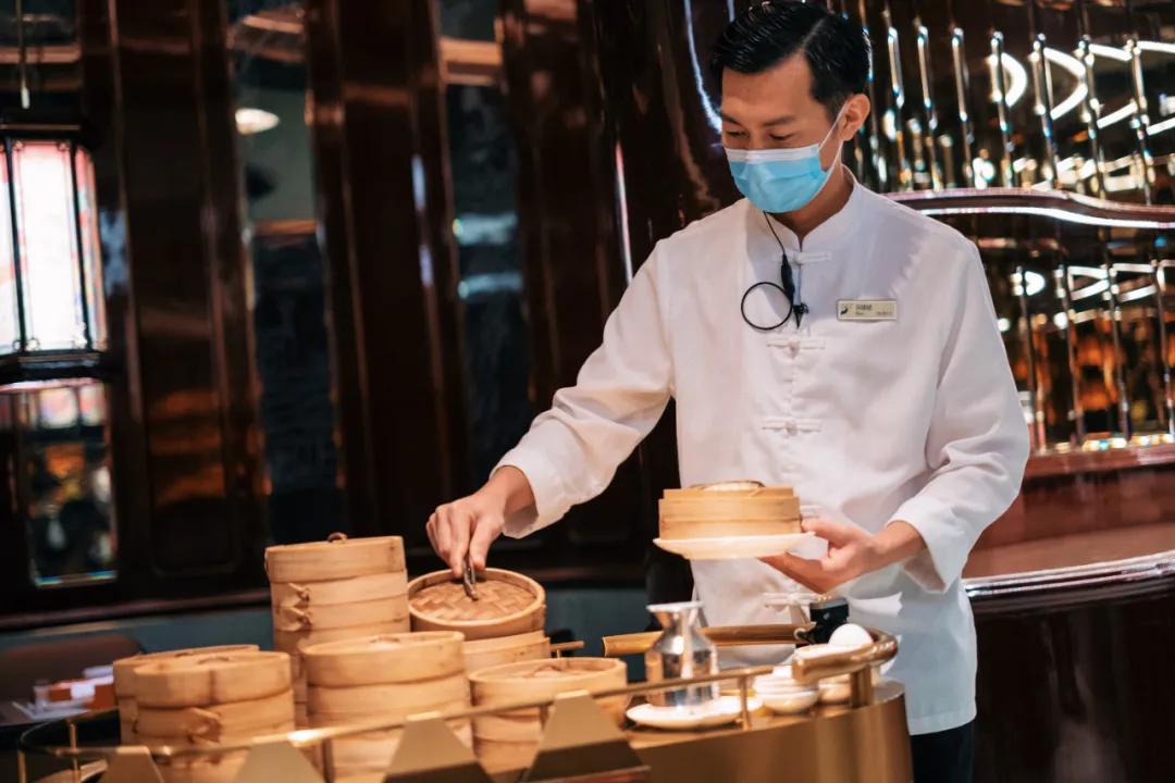 200块钱住北京,200块住酒店吃大餐