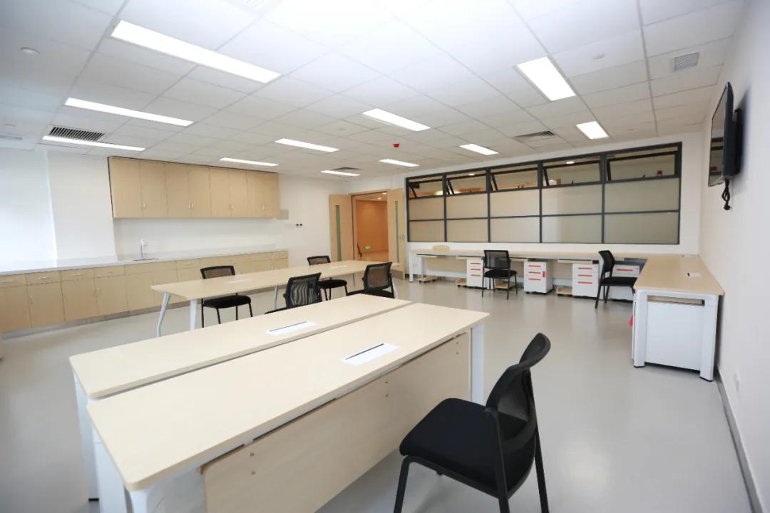 街坊注意!7月18日起何贤纪念医院住院部搬迁至新医疗综合大楼!门急诊和住院已恢复正常诊疗服务