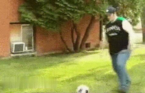 捅射！隔壁3岁小孩会用的射门技术，为什么我们总是踢不好？