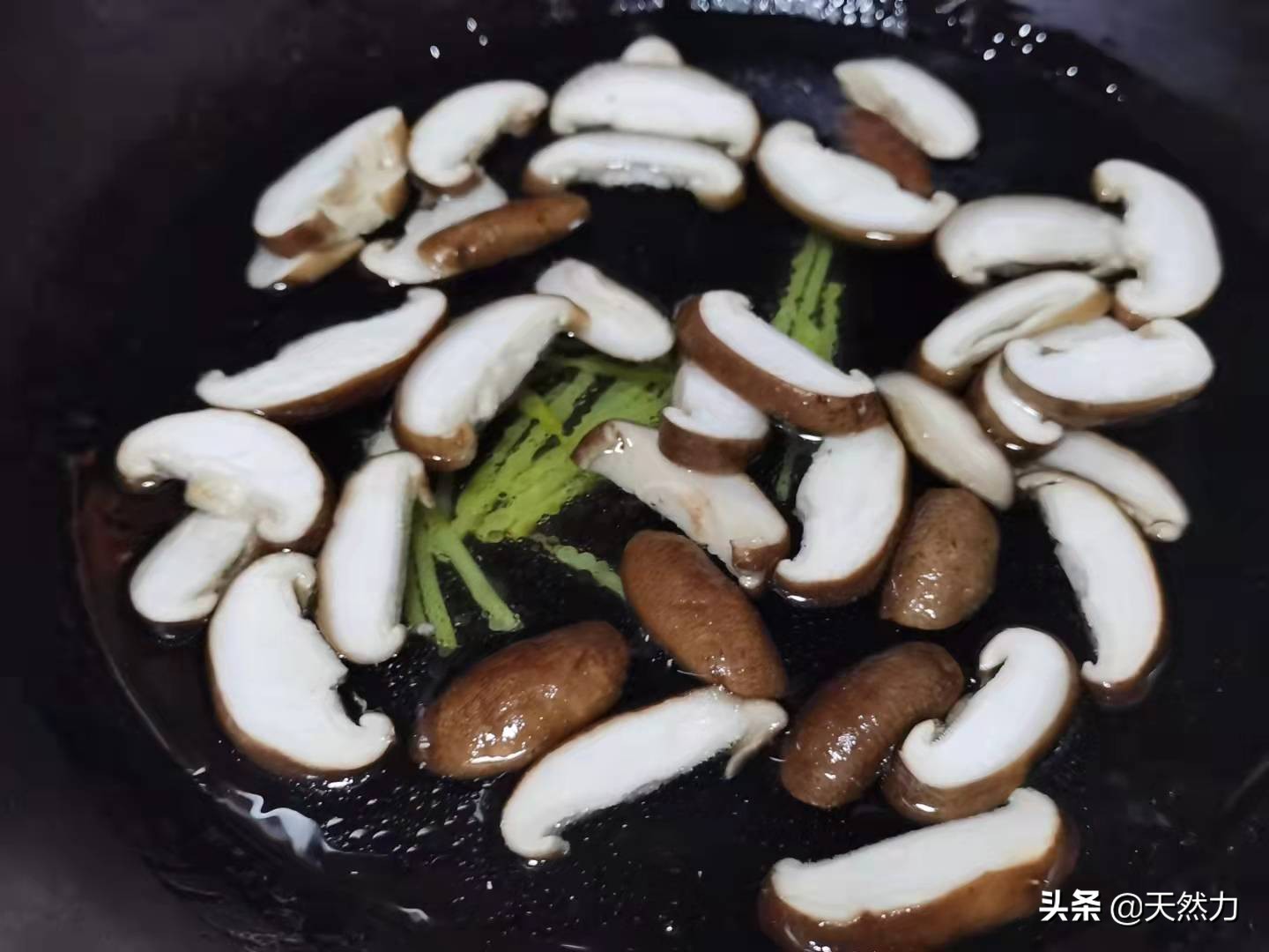 猪肝汤怎么做又嫩又不糊汤,猪肝汤要怎么做才脆爽