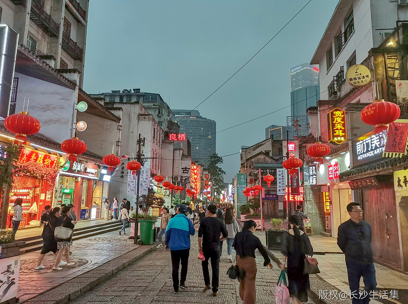 绕湘江徒步一圈多少公里,绕着长沙跑了103圈