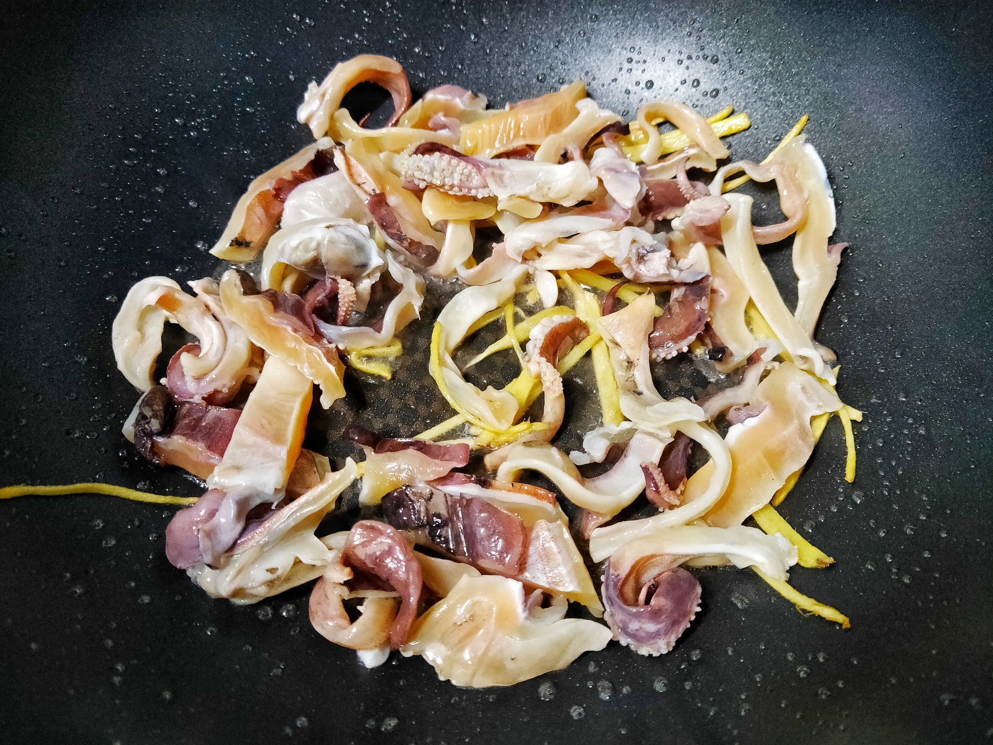 芹菜和它一起炒超级好吃,芹菜和什么炒在一起最好吃