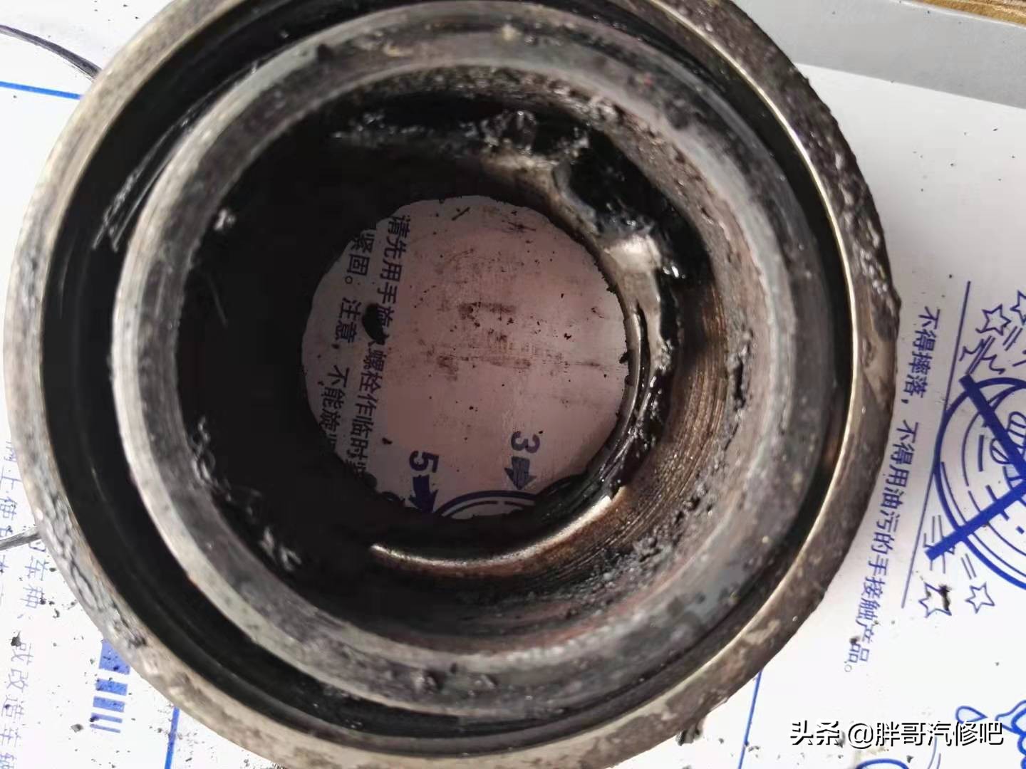 踩下离合器踏板有异响声,十有八九是分离轴承问题,胖哥拆解维修