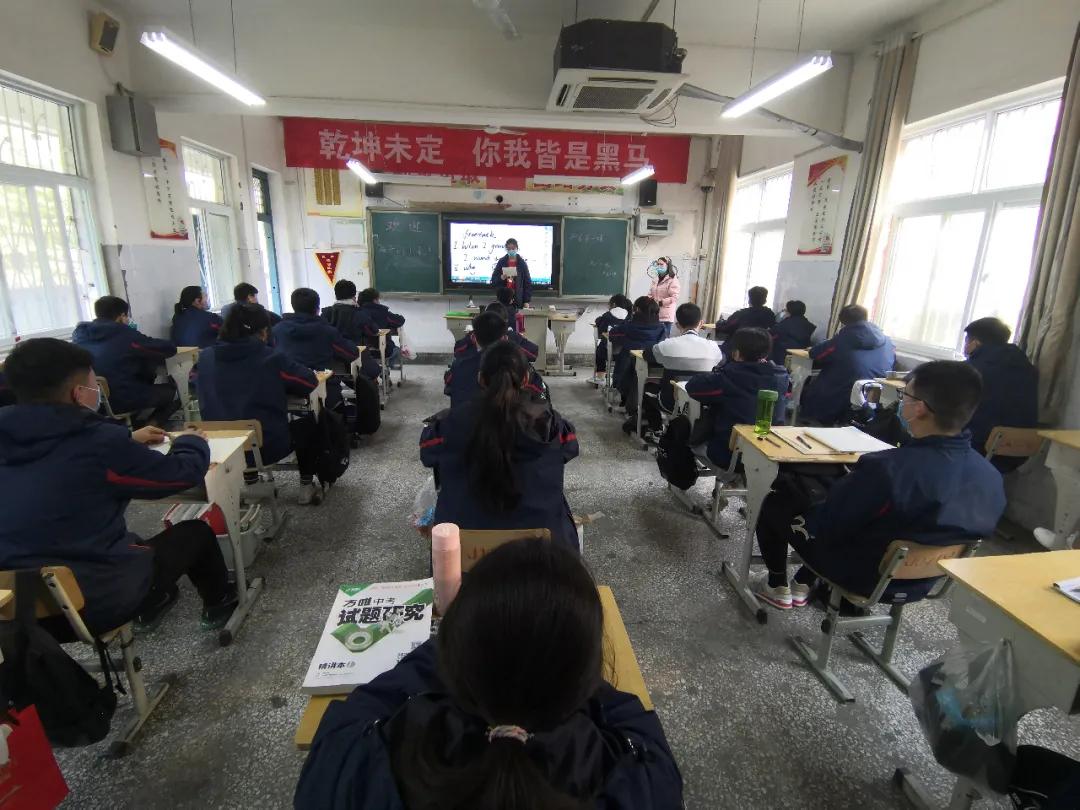 各学校开学第一天的报到情况,开学第一天的视频幼儿