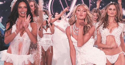 模特的身材视频,模特衣服和实际穿着对比