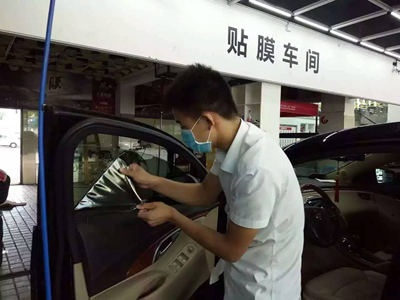 汽车玻璃膜起泡一条线怎么修复,车窗玻璃膜晒起泡了怎么修复