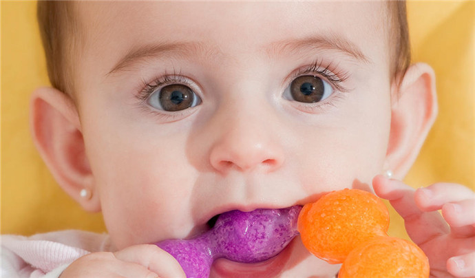 宝宝出牙征兆图片,宝宝出牙前不适后多久出牙