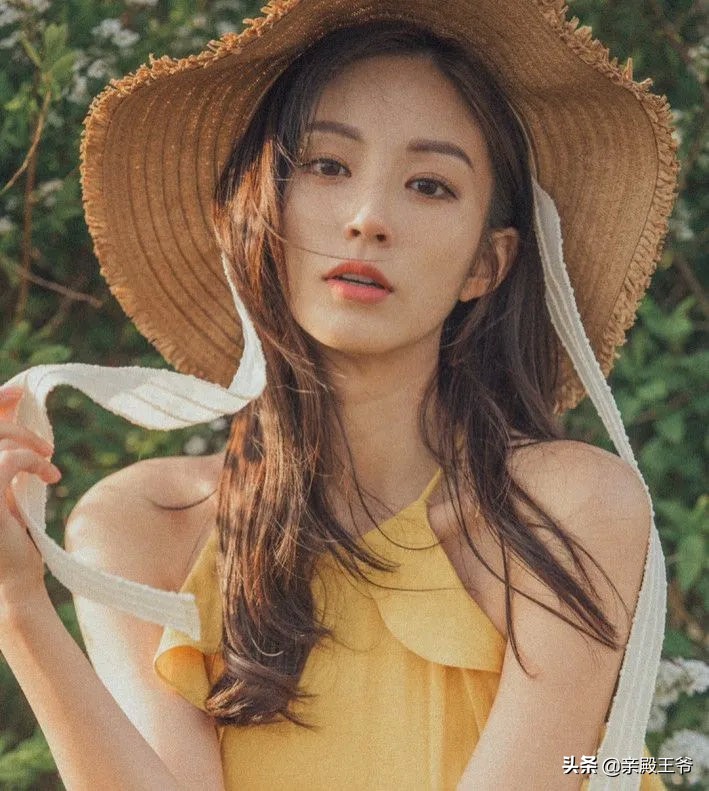 “韩国张钧甯”比基尼照爆红全网，成新任整容模板