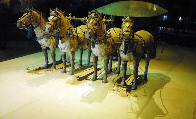 假期兵马俑景区俑比游客多,兵马俑博物馆怎么找导游