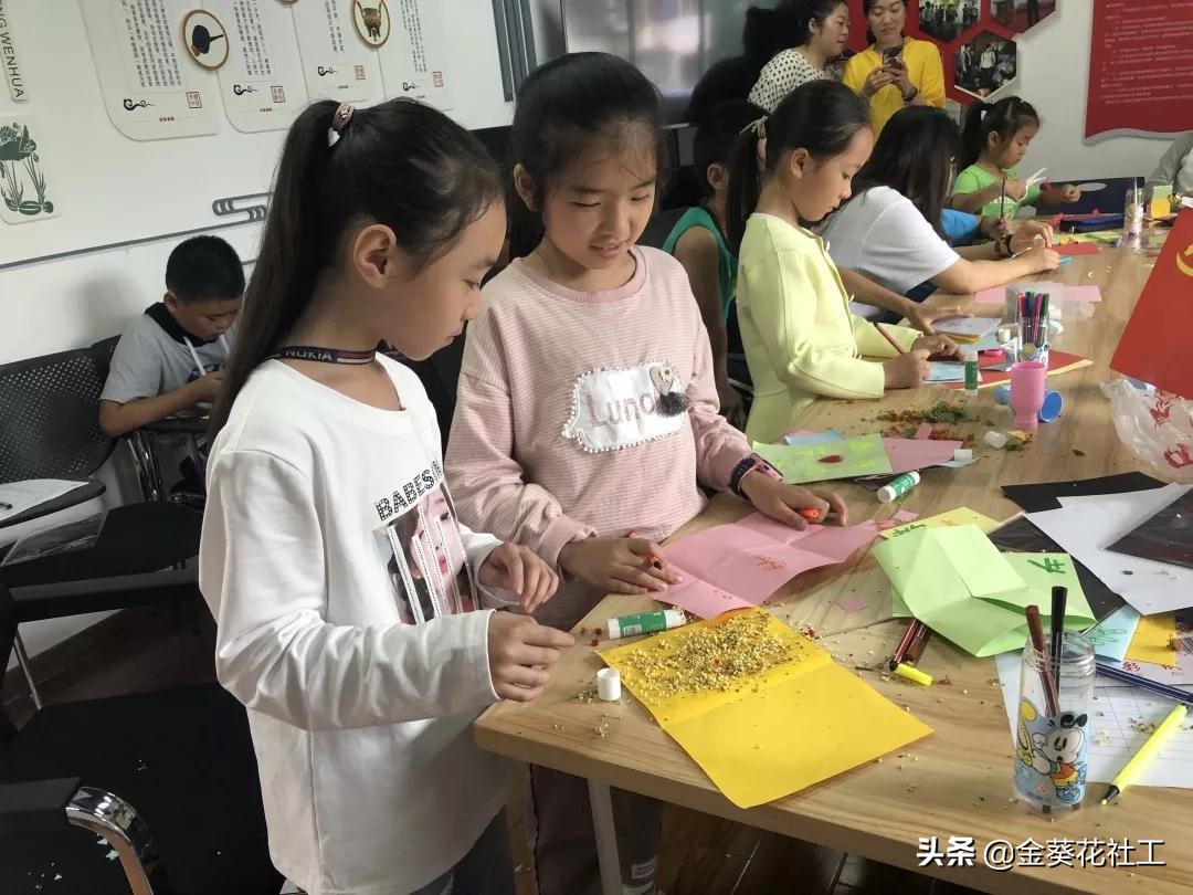 安康社区“少年军校”教师节贺卡制作活动