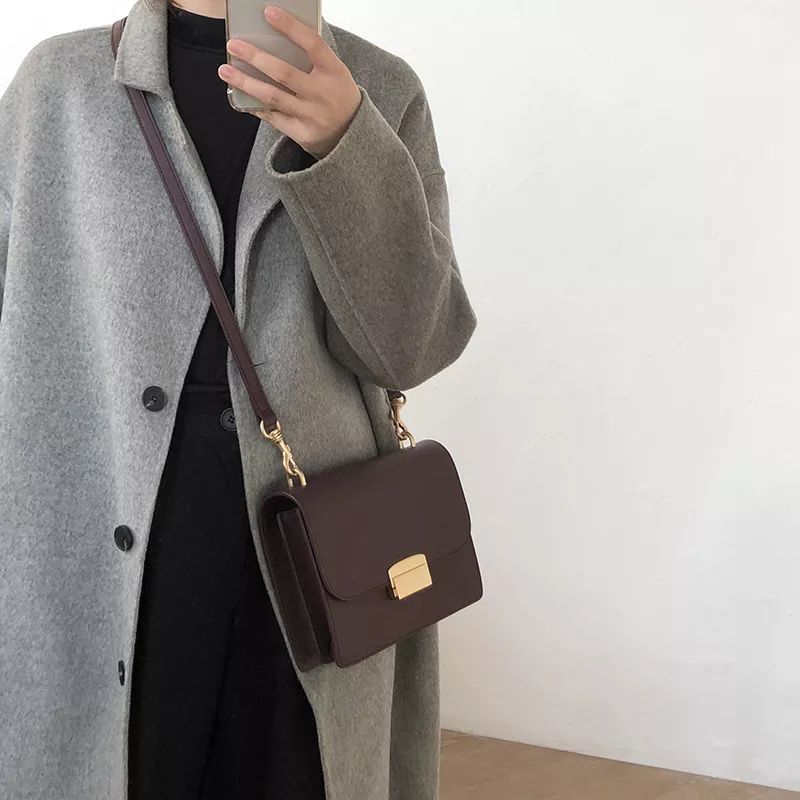 淘宝店铺包包200元,淘宝小ck包100多是正品吗