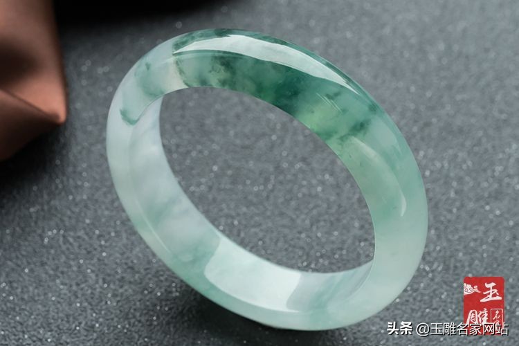 玉镯子真假鉴别方法,玉镯子鉴别真假最简单的方法