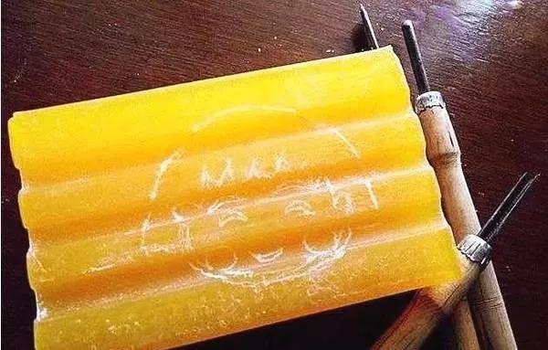 原来车漆是不需要打蜡的,车漆不用打蜡最好的方法