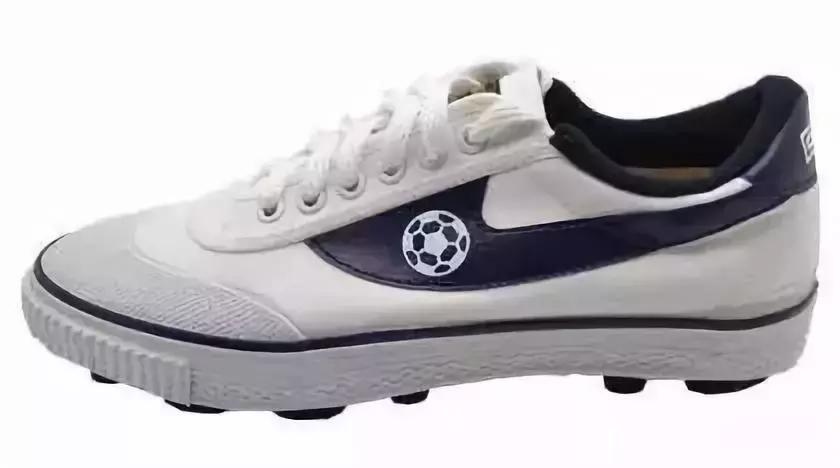 你还记得自己的第一双球鞋吗，那双破旧的大博文？