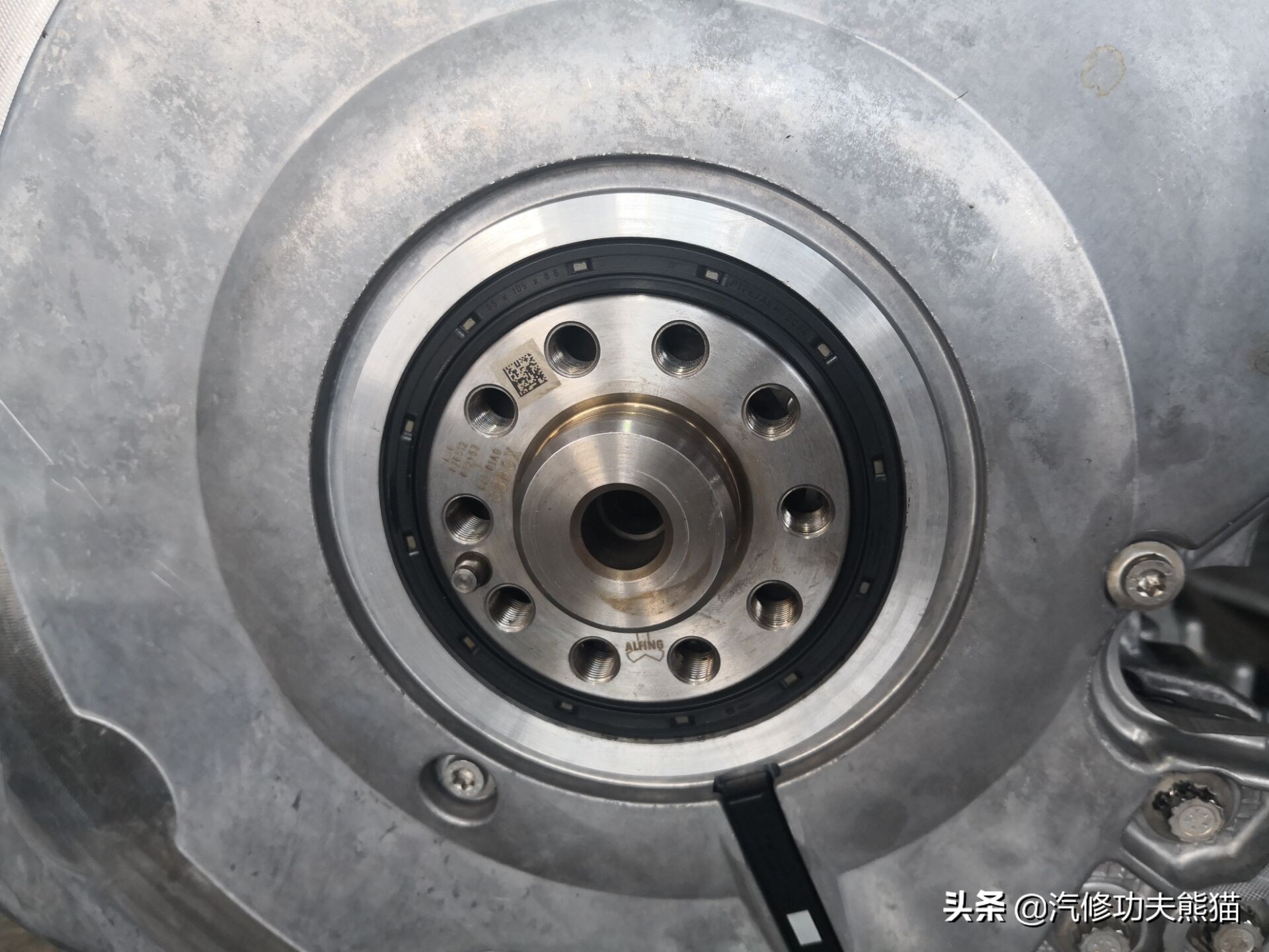 能拉动波音747的大众神车途锐烧机油治理，修完了又可以拉飞机了